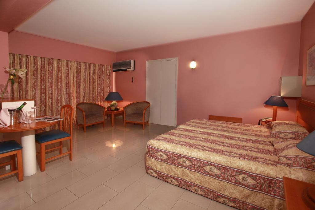Jasmine Hotel Apartments Лимасол Экстерьер фото