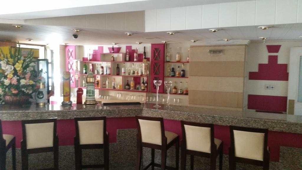 Jasmine Hotel Apartments Лимасол Экстерьер фото